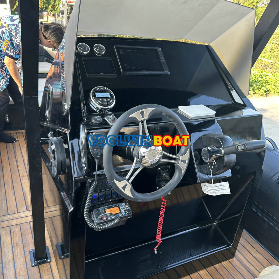 880 cruising rib boat console